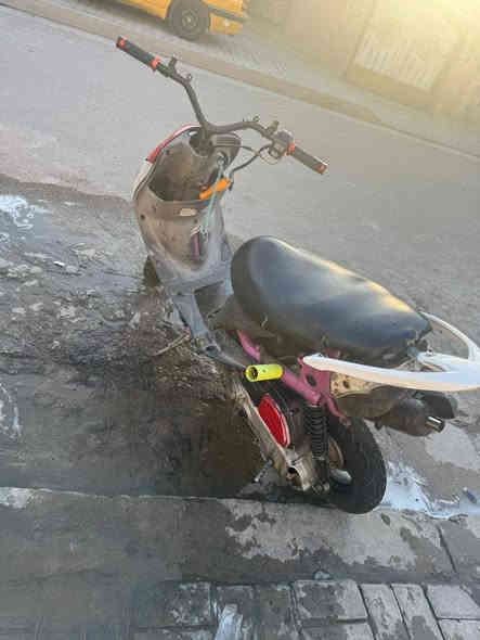 سلام عليكم 
دراجه منغولي. للبيع
صالنصه جديده
اكسنت جديد
كابريتر جديد 
ماشه جديده
ولفات جديد
بوشه 55
شلعة ومعدر فول 
بس بيه صوت ماعرف ماليش 
السعر 300 بيه مجال حك الجيه 
الرقم ***********متوفر رصيد واتساب
