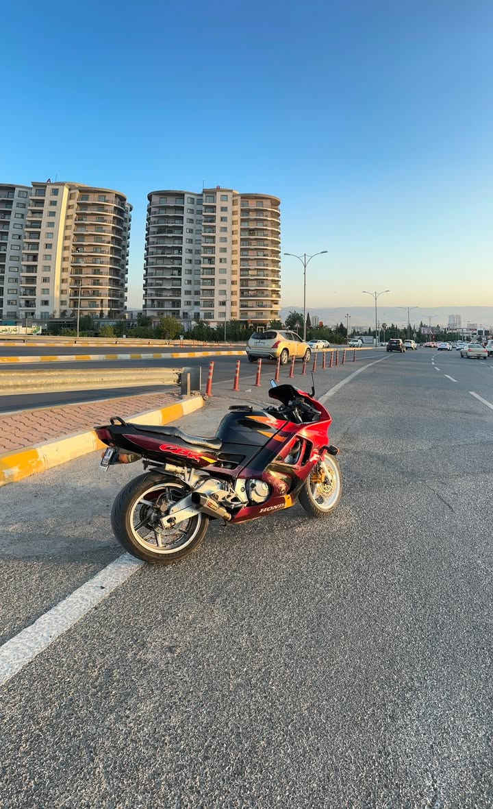Honda CBR 600
 F2  1998 بۆ فرۆشتن 

٢٥٠ مەسروفی نیە 

هەموو گیانی لۆکە

بێ عەیبو عار 

١٦ گەڵا قفڵ

سلێمانی 

***********
