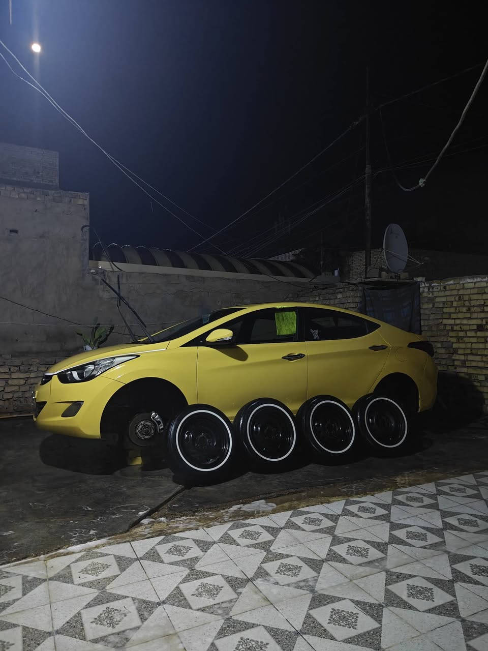 السلام عليكم 
الانتره 2011 للبيع رقم بغداد باسمي 
أمريكي 1800 
فول مواصفات ماعده البصمه داخل جلد أسود 
تخم تاير صدر خير من الله 
سياره جاهزة للشارع 
حادث جاملغ خلفي وقبق جنطه تبديل فقط 
الاتصال على الرقم *********** 
عنوان كوت واسط
