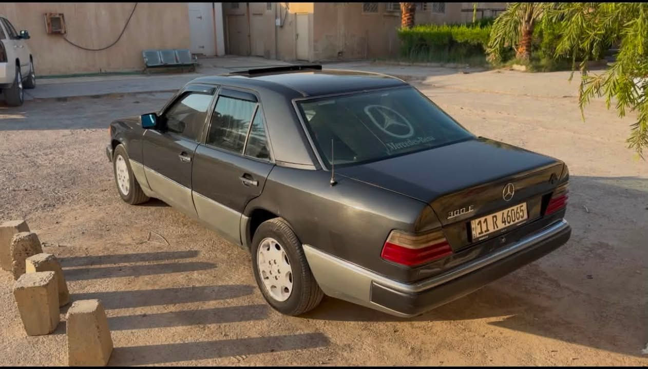 سلام عليكم
للبيع مارسدس دب 1991 
السياره مكفوله للأخير 
منظومة تبريد جديدة ✅
محرك خير من الله ✅
كير خير من الله ✅
صدر خلفي جاهز ✅
صدر امامي جاهز ✅
بلكات / نوزلات / فيتبام كله ادامه جديد ✅
السياره رقمهه بغداد مشروع وطني وسنويه ب اسمي شرط التحويل ثاني يوم 
مكاني ديالى شهربان 
للاتصال ***********
