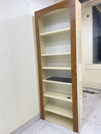للبيع فاترينة HDF تركي عدد 2 القياس 250*90 استخدام شهرين   ميز كاشير ا...