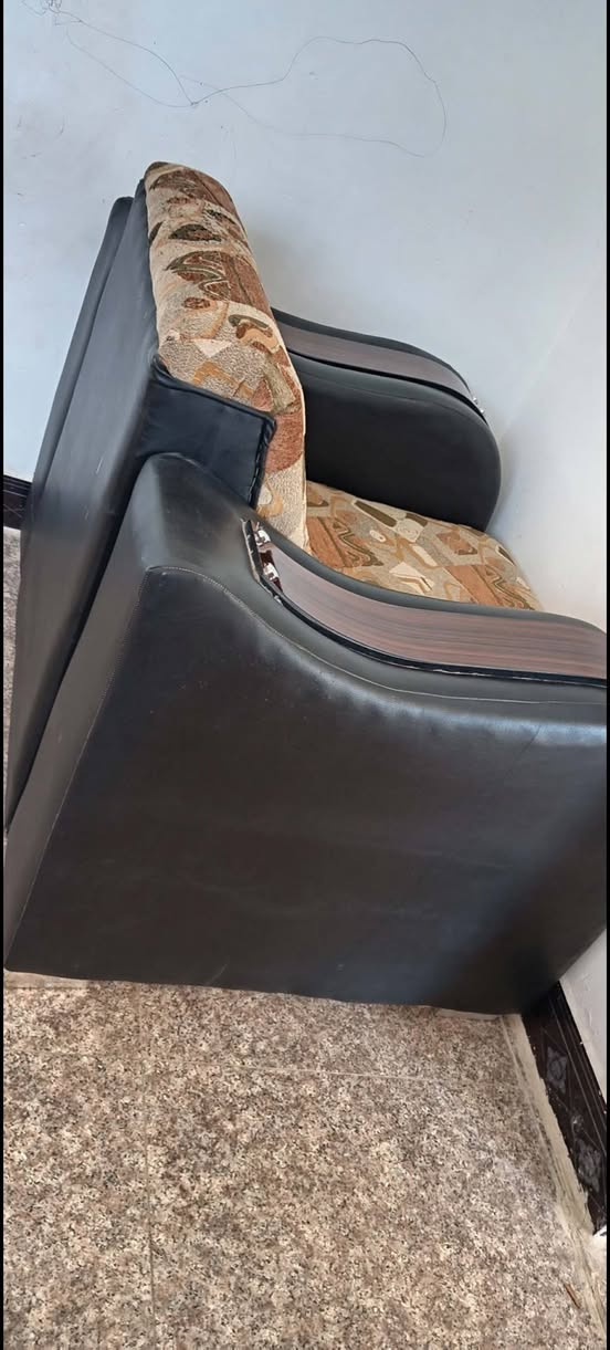 اغراض بيت كلمن وسعره سبب نقل مكان اخر مكاني محاويل ناحية الإمام
ملحقات غرفه صاج خشب كلمن وسعره
ديوان ب ١٧٥ وبي مجااااال 
 تخم اخو الجديد  نضيف كلش شغل عراقي تفصال قنفات ٢ كبار - وحده وصطيه -٢ كراسي  ٣٠٠ب وبي مجااااال
***********
