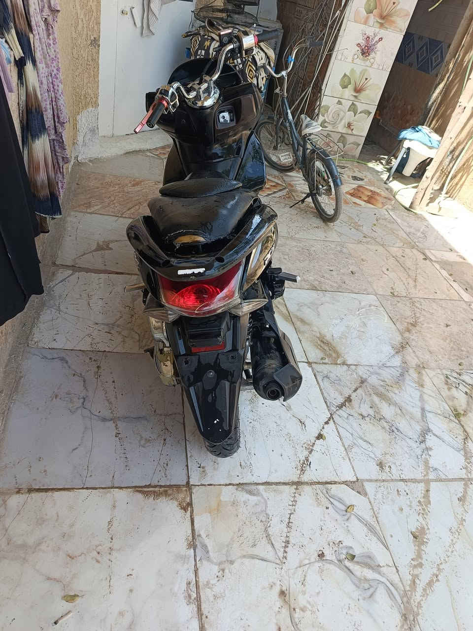 سلام عليكم دراجه بيسي اكس جيل اول المحرك مجفت تجفيت اصلي عوزه بس شوي ترتيبات اذا اكو دراجه مراوس عادي حسب الدراجه اوراق الدراجه كامله السعر 900 قفل لا اتعاملني ولا اعاملك مكاني تاجي سبع البور ***********
