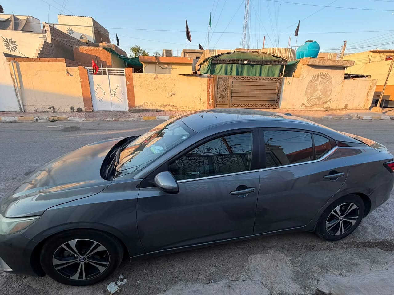 سلام عليكم عندي سياره نيسان سنترا موديل2022 سنويه جديد موصفات بصمه تحكم استيرن وبيه حساسات خلفيه طرفين حساس كدام حساس سياره جديد مابيه اي نقص فقط بيه بونيت شرط تحويل السعر ١٢٥ بيه مجال عنوان سياره محافظه كركوك مراسله خاص او رقم الاتصال ***********
