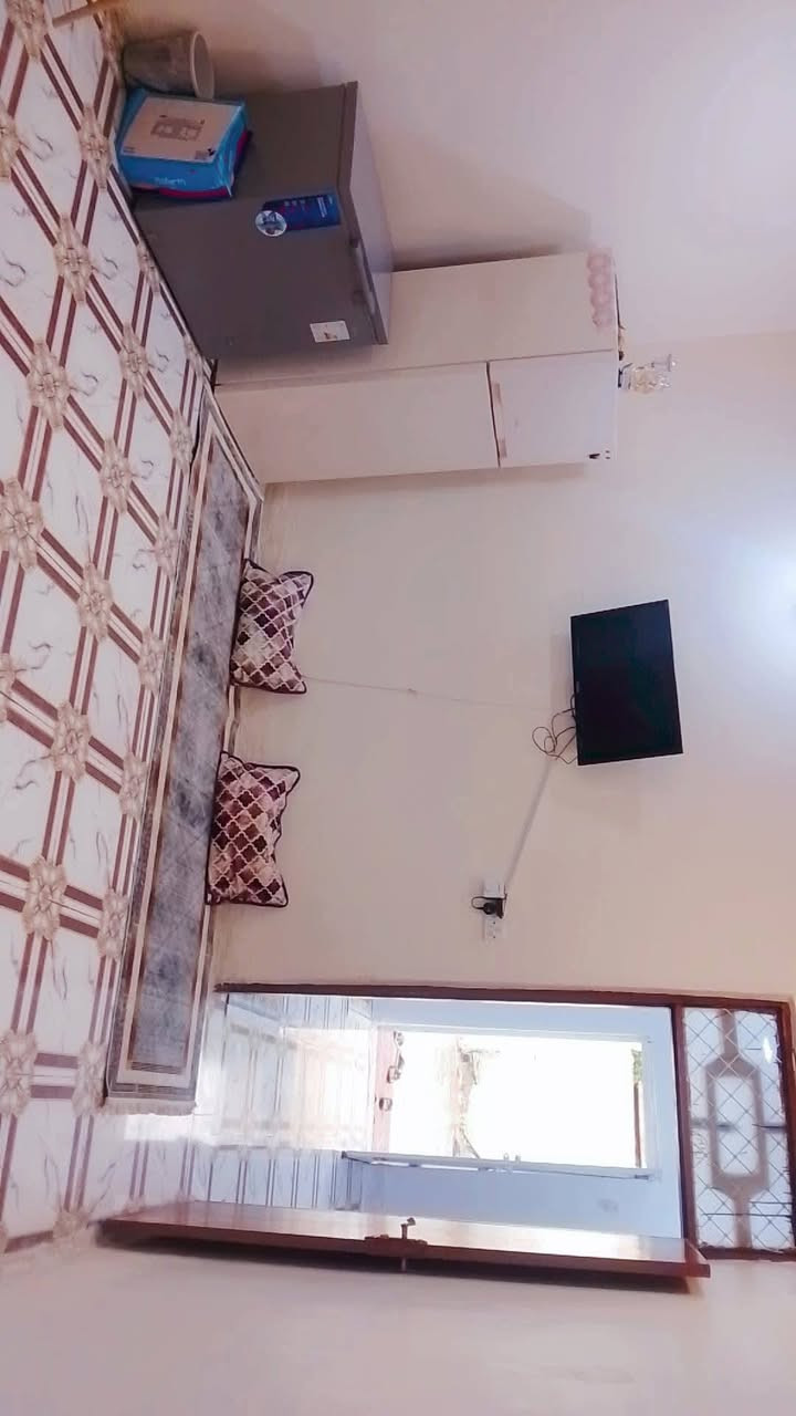 بيت 180 متر بحي الحكيم بشارع عطوف قريب علا شارع🏩
غرفتين وهول ومطبخ وصحيات داخليه وخارجيه وحديقه 🏩 وطرمه كبيره نقص ستقبال بيت مرتب بناء بلوك لاساس🏩 طابوك شارعه مجاري عرض شارع 10🏩 
طابو سند 25،🏩
السعر 30 بيه مجال الاستفسار ***********
