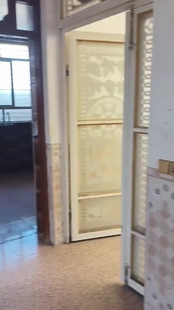 شقة للايجار درجة اولى مركز المدينة حلة نزلت العيد قرب غرفة التجارة تفاصيل خاص***********
