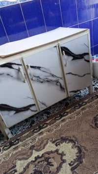 كاونتر أبيض • سنك مرمر • نظيف