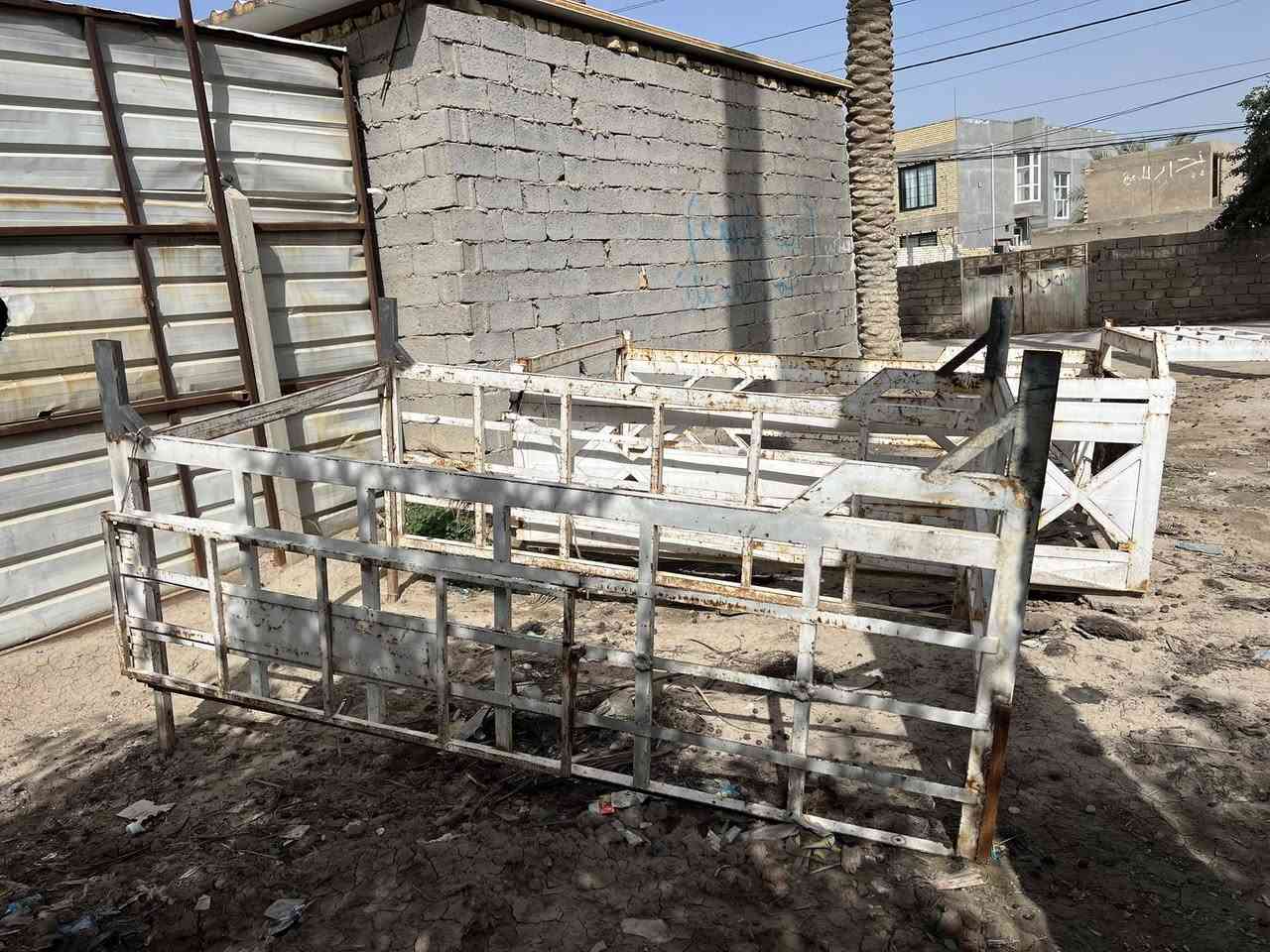 السلام عليكم ورحمة الله وبركاته
للبيع محجر عدد 3  
نهايه سعر الواحد 150 
وباب كيا موديل 22 بيه طخه بسيطه يتعدل باب السائق   والبطانه موجوده جديده
العنوان _بابل مركز المدينه 
للاستفسار الاتصال على الرقم التالي 
***********
