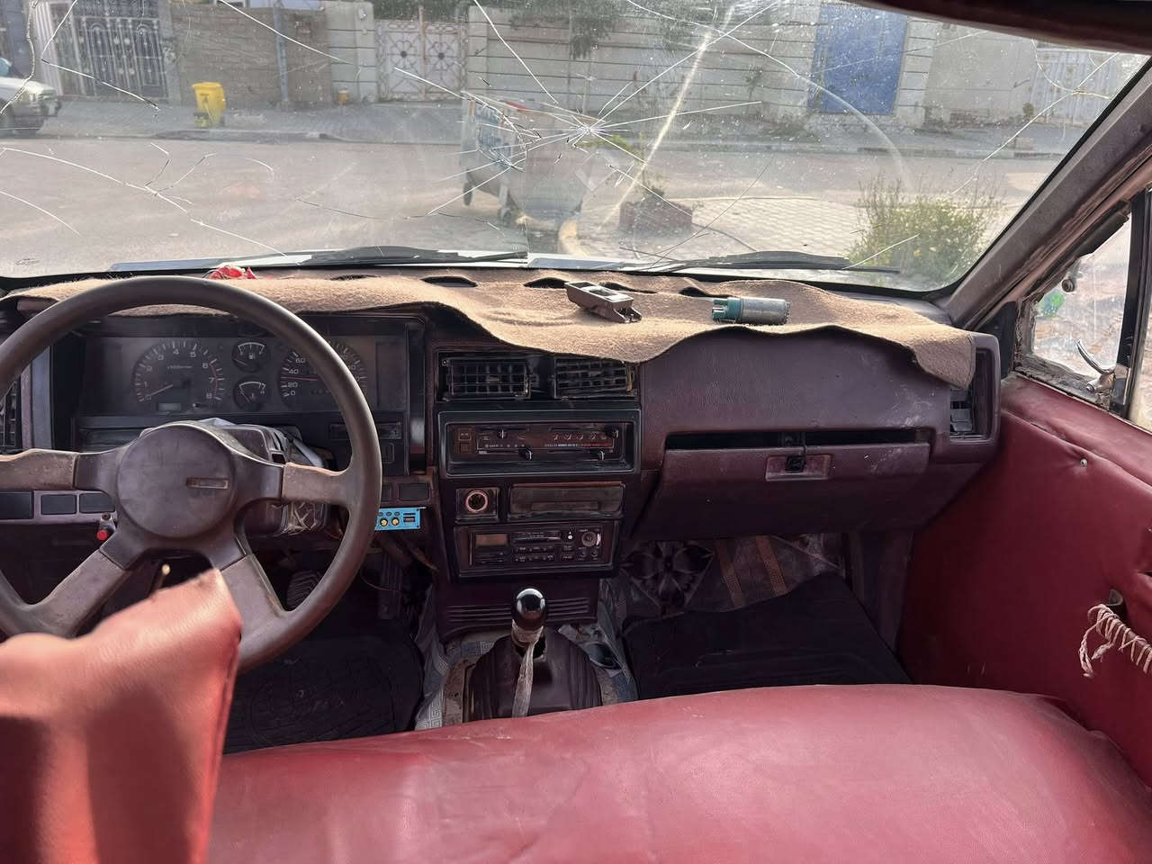 سلام عليكم اخوان سياره للبيع نيسان موديل 92رقم بغداد قديم اخوان السنويه ضايعه وبيه كتاب سيار عل بلاد مكينه بلاديه لا تنقيص ولا تبخير تخم تاير السعر ٢٥ وبيه مجال العنوان البصره قضاه الهوير ***********
