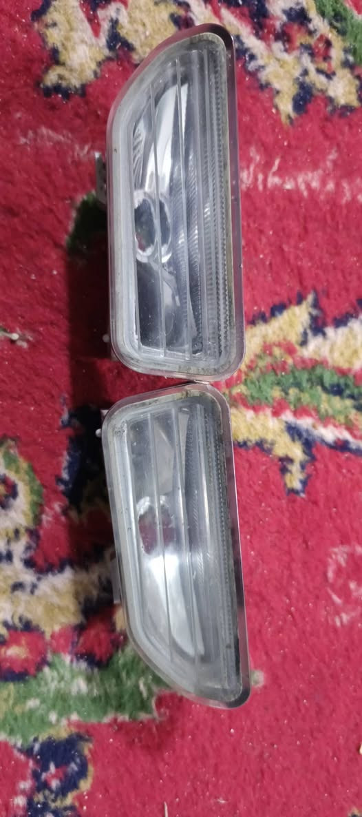 السلام عليكم ورحمة الله وبركاته 
عندي لايت دوسه مال لكزز موديل 2012الئ 2015 اصلي نضيف مختوم مال تفصيخ رايده ب 20 مكاني بغداد الحبيبيه 
رقمي *********** بي واتساب+ما عندي توصيل
