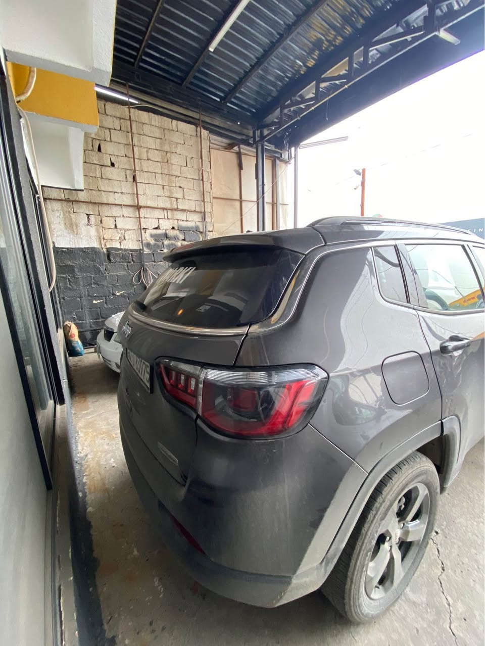 سلام عليك جيب كومباس ٢٠٢١ ٥ بارجه ى هه يه بي ناو گرتن له ره قه م شانسى به س ده عانى به ربويته وه ره قه م سه نه وى هه موى نوي شه رت غرامه تحويل وكاله *********** أربيل, العراق
