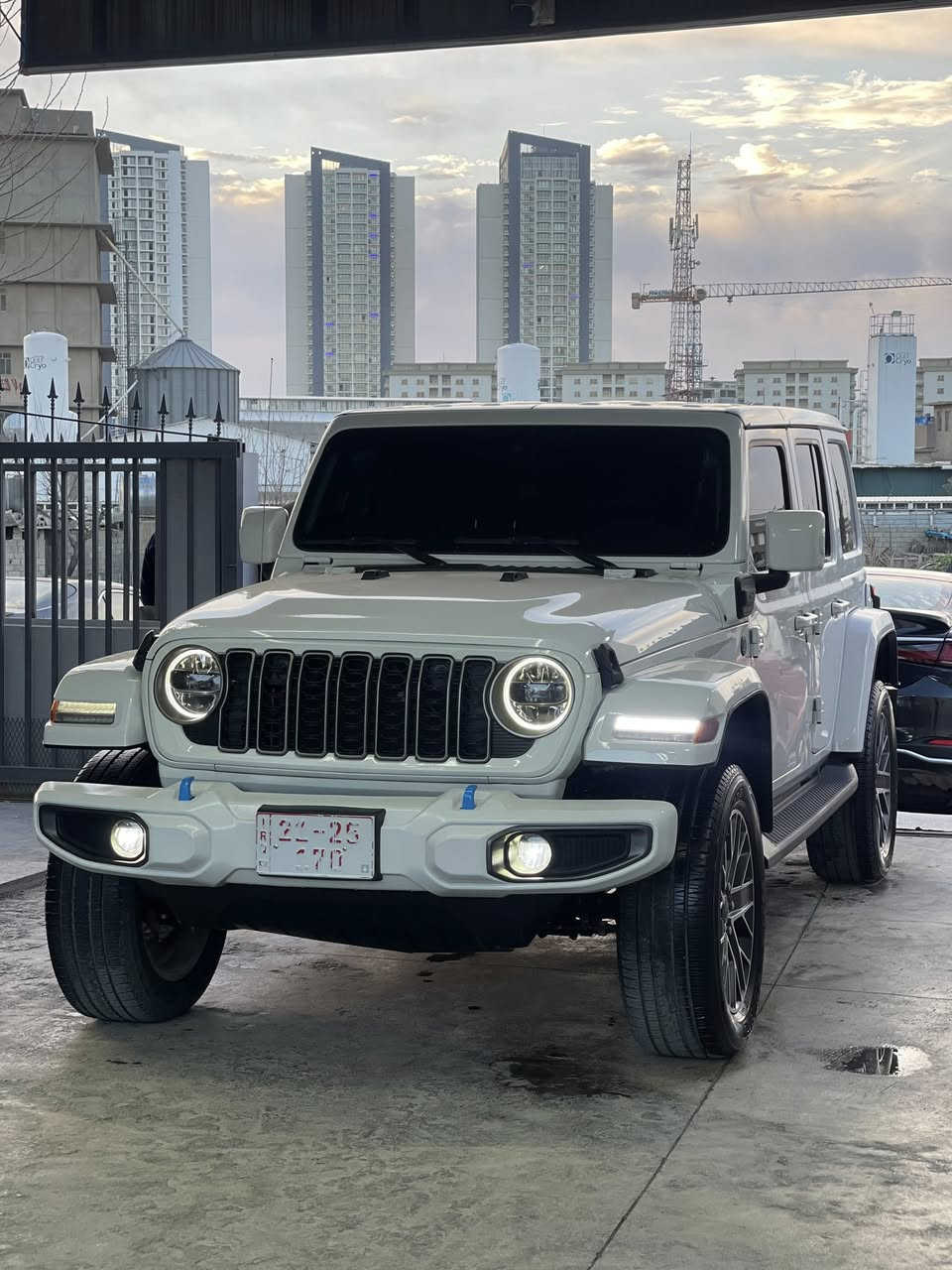 Jeep wrangler  summit 2023
Plug in hybrid

جێب ڕانگلەر سومیت  
هایبرید
2023
تەنها ١٤ هەزار ڕۆشتووە
ڕادار
کامێرا 
شەغال
کوشن جلد و کارەبا و هیتەر
سوکان هیتەر
شاشە گەورە
ئاوێنە ئیشارەت
لایت لید
سێ نیزام هایبرید کارەبا بەنزین
زۆر مواسەفاتی دیکە
سەیارەکە بێ  بۆیاخە
هەموو گیانی بەشەرت 
***********

Jeep wrangler summit 
Plug in hybrid 

النوع : سيارة جيب رانكلر سوميت 
موديل السيارة : 2023
ماشية ١٤ الف فقط
حجم محرك 4 سيلندر 
رادار للتحكيم سرعه و فول لايت
بصمة التشغيل 
بصمة ابواب 
كراسي جلد تدفئة و كهربائي 
ستيرن تدفئة 
للتشغيل بعد 
تبريد قطعتين 
دفع رباعي 4*4 
وحدات تحكم تحديد سرعة اوامر صوتية المجلد 
شاشة كبيرة 
كاميرات
أشارة بل مرايا 
تراكشن يمنع الانزلاق 
نظام اوتو ستوب 
لايت زينون LED
بدون صبغ  
هواية مواصفات اخرى 
رقم الهاتف

***********
