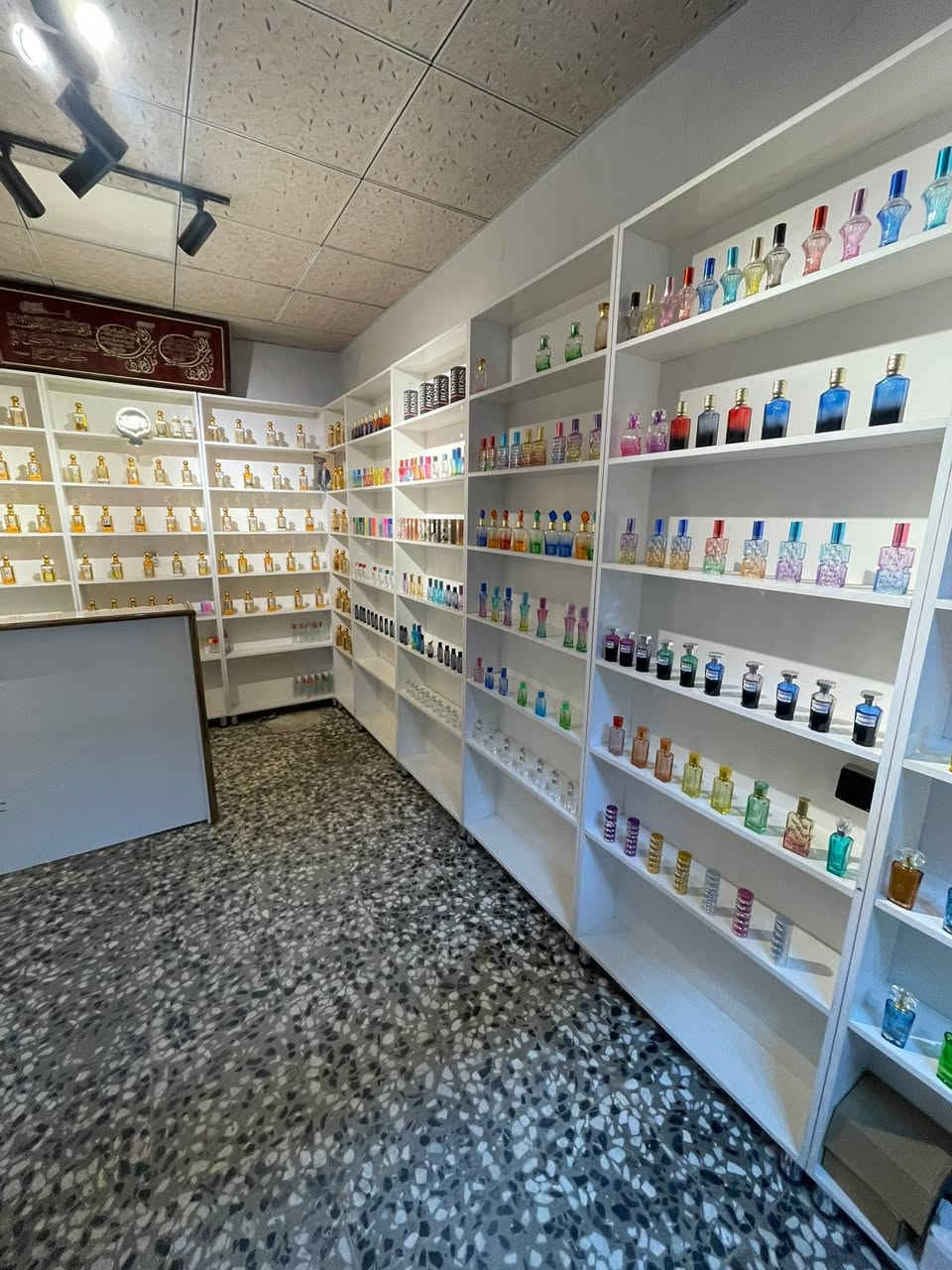 محل تاج 👑 للعطور المركزة 
موقع الثعالبة قرب متوسطة الصقور 
كافه انواع العطور المركزة والمعطرات 
المحل متكامل يحتاج بس ادارة جديدة
معروض للبيع 
موقع ركن مقابل ابو رقية الكصاب 
موقع تجاري وفرصه عمل مربحه 
للتواصل خاص او على الرقم 
***********
