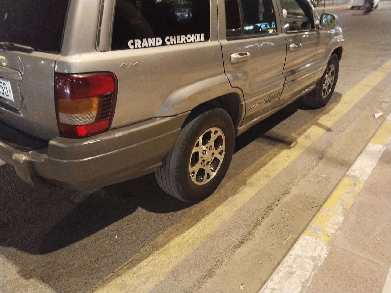السلام عليكم جيب شيروكي موديل 2000 رقم بغداد محور مكينة ديفور ياباني كير ومكينه بلكارتون توه شادينه السعر 60 أو مراوس ناصريه المركز ***********
