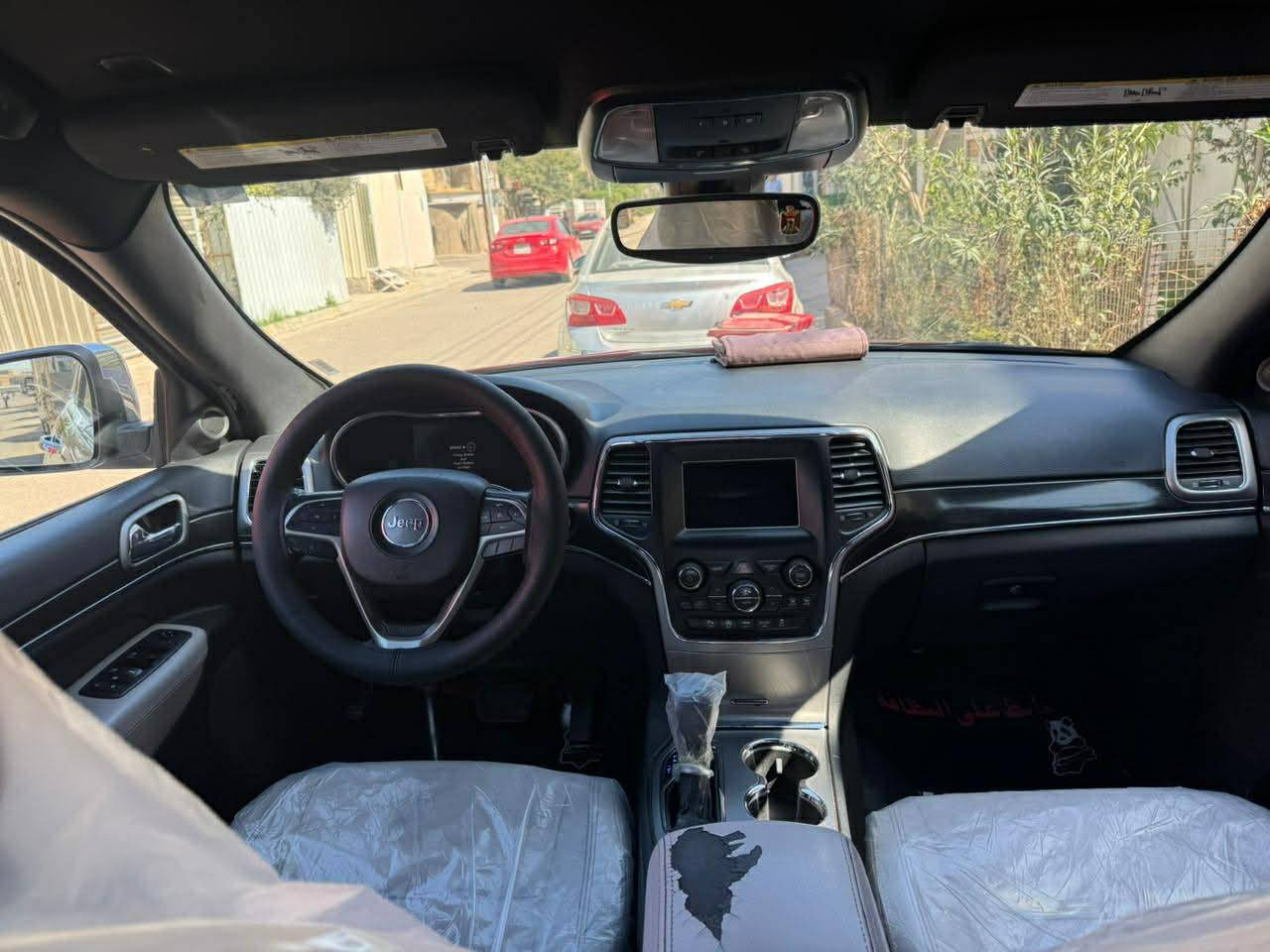 السلام عليكم
للبيع جيب 2018 لمتدد 
حادث بسيط بدون ايرباك فقط جاملغ امامي وباب خلف السايق  ومباوكين حاملغ خلفي ويهاا وصور الحادث مرفقه 

لمتدد فوول الفوول 1/1 عده الفتحه 

بصمة ابواب وشتغيل 
كشنات جلد 
كشنات كهرباء
رادار امامي خلفي جوانب 
توقف ذاتي 
نضام ايكو نورمل سبورت 
دمام 
صندوك كهرباء 
كساس وكامره 
شاشه جبيره 
وهواي مواصفات منذكرت 
رقم بغداد دولي سنويه ورقم جديد 

🛑السعر. 186 وبي مجال بسيط 

***********☎️
