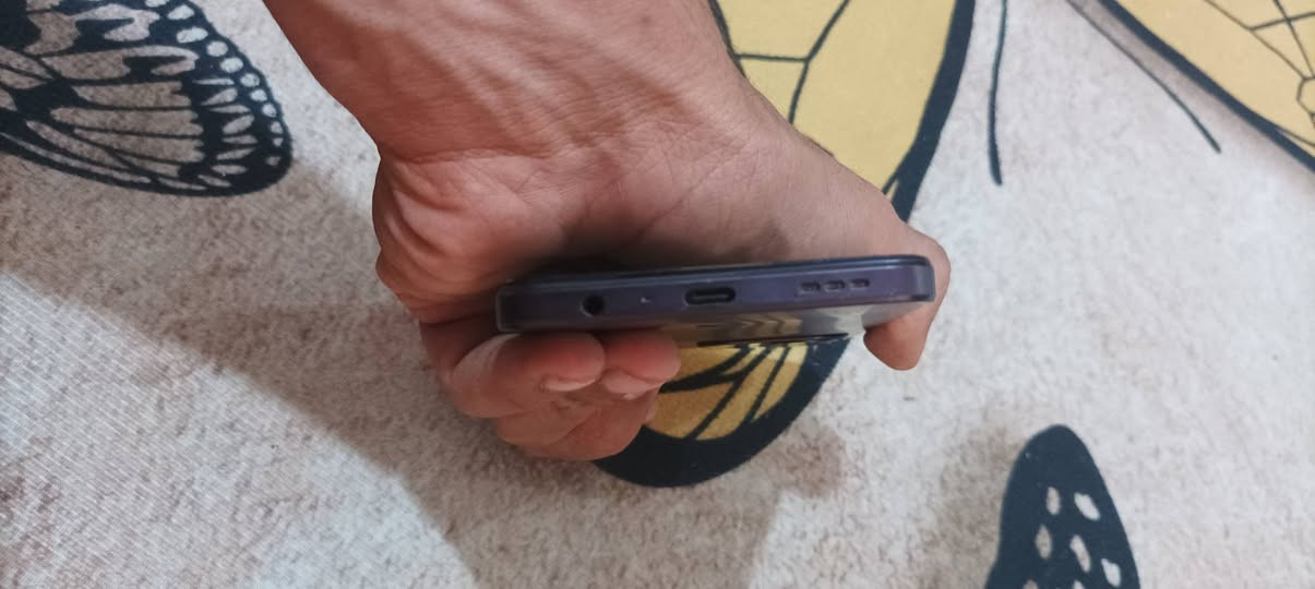 السلام عليكم جهاز OPPO A3x للبيع 

مواصفات الجهاز :.

الشاشة..
6.72 بوصة، LCD، دقة 1080 × 2400 بكسل، 90 هرتز
المعالج
Dimensity 6300 (ثماني النواة)

Qualcomm Snapdragon 6s 4G Gen1

الذاكرة العشوائية (RAM)
4 جيجابايت
الذاكرة الداخلية
128 جيجابايت، قابلة للتوسيع عبر بطاقة microSDXC
الكاميرا الخلفية
50 ميجابكسل (رئيسية) + 2 ميجابكسل (ماكرو)
الكاميرا الأمامية
8 ميجابكسل
البطارية
5100 مللي أمبير، شحن سريع 33 واط
السعر ب ١١٥ وبي مجال


**إذا كنت صاحب هذا الإعلان وتريد حذفه لأي سبب، رجاءا أرسل رسالة إلى الدعم الفني**