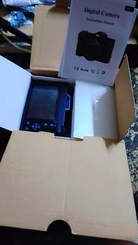 كامره سعر 35الف جديد 100/100نضافه كامله مكان بغداد حي اور  تصل 0771499...