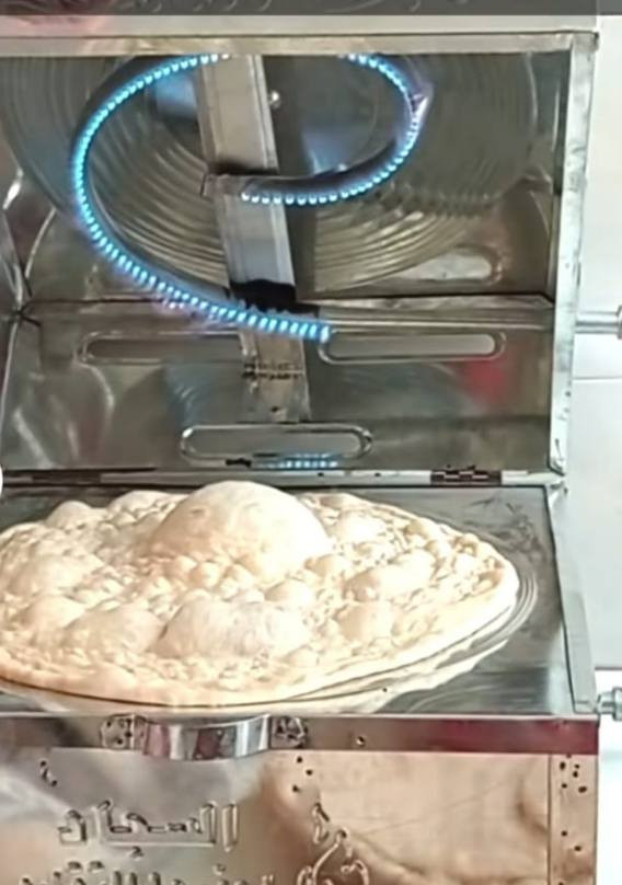 سلام عليكم تنور ارضي غازي للبيع خبزه يخبل ومريح بس اني اخبز وابيع اريد اشتري اكبر للتواصل ع رقم ***********
