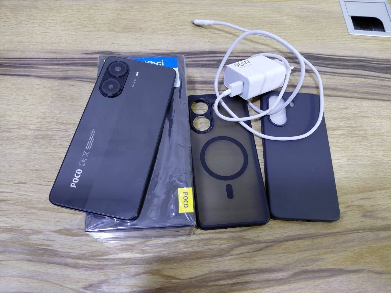 جهاز poco x7 pro
ذاكرة 256 
جهاز نظيف جدا كامل الملحقات 
مكاني بغداد ***********
السعر خاص
