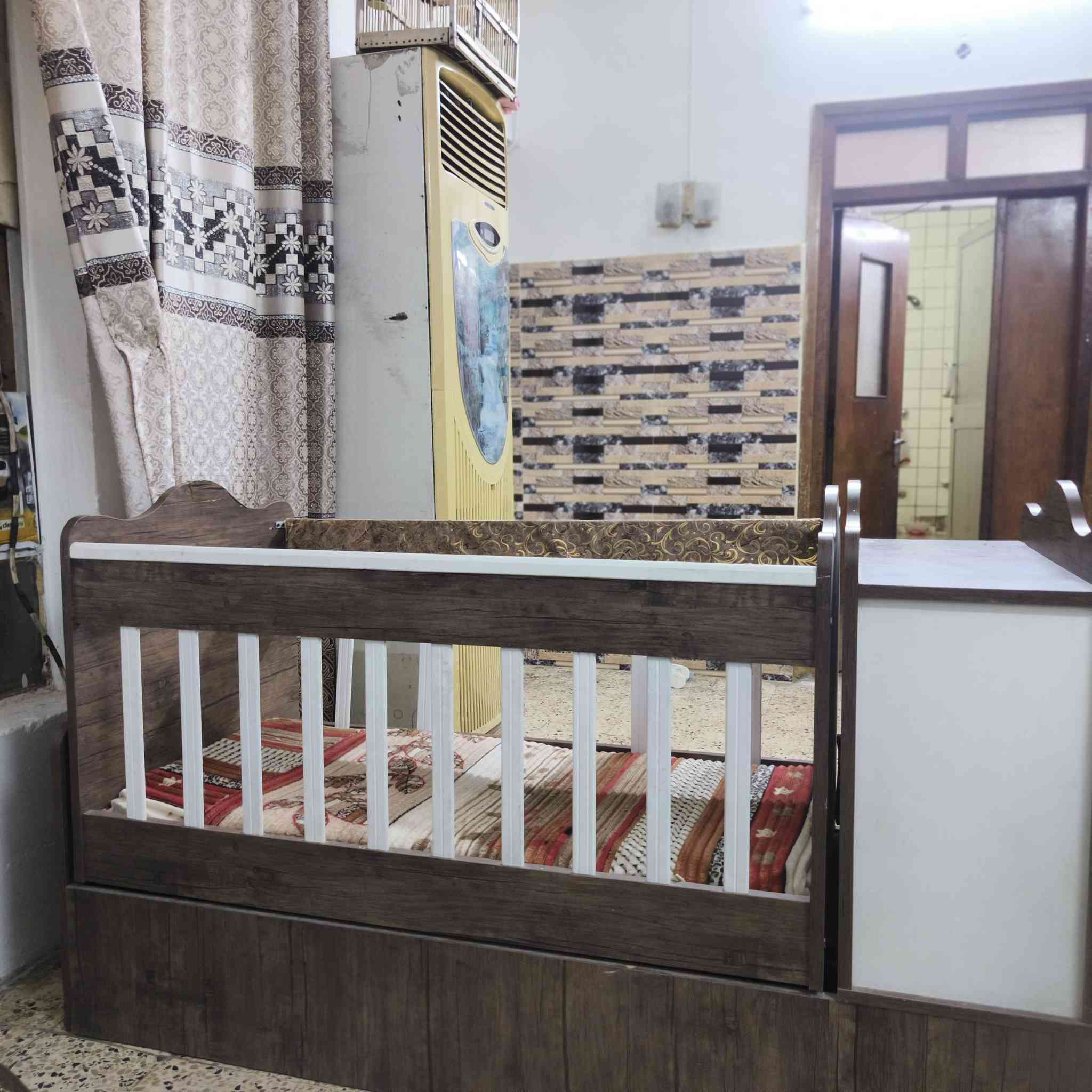 السلام عليكم عندي تخت البيع السعر75وبي مجال الرقم 
***********المكان موصل جانب اليمن يم بيت كهوري
