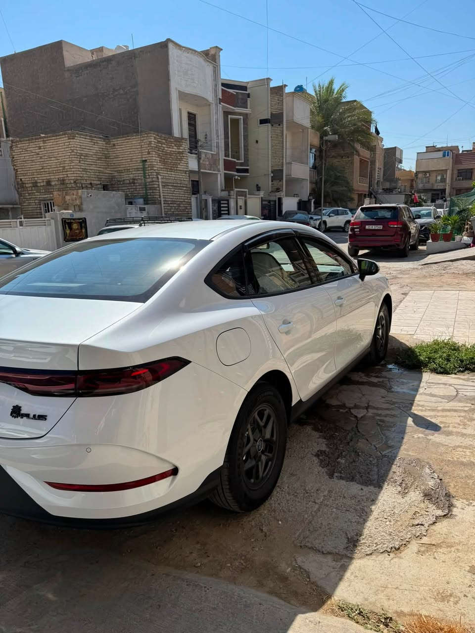 السلام عليكم عندي Bydكن بلاس رقم بغداد مكفوله من الحادث والصبغ داخل ابيض بأسمي لارصعة ولا شخط ماشية 7000كم السعر 18,200,000دينار للاستفسار الاتصال بالرقم *********** المكان بغداد
