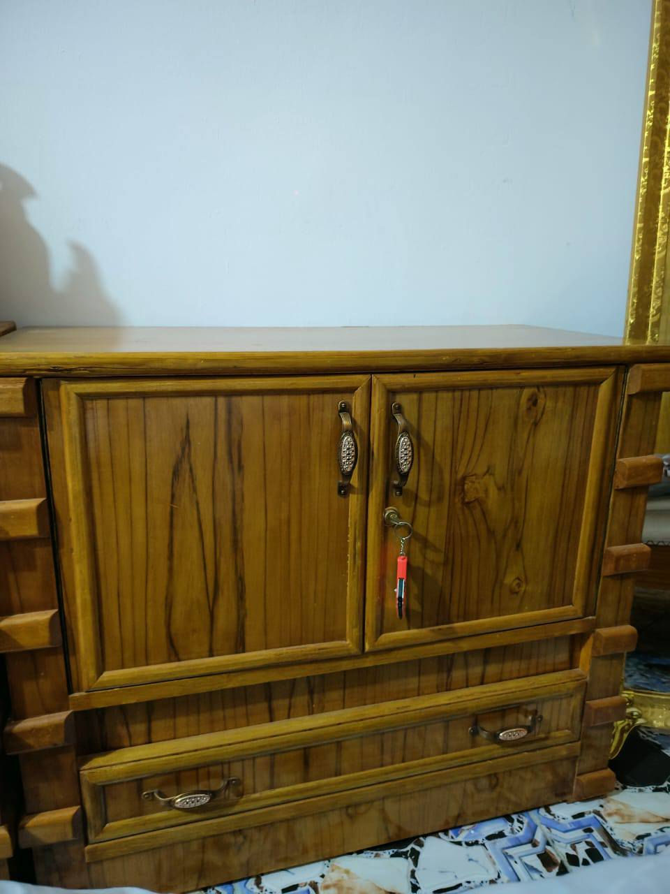 غرفة صاج داخلي وخارجي جديده ونضيفه كلش بعد احله من الصور 5 قطع نجاره عراقيه  طابقين ***********
