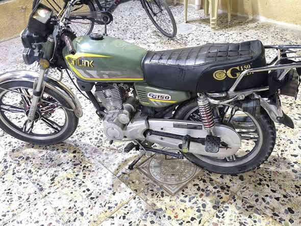 السلام عليكم حبايبي دراجة للبيع
نوع سيفان موديل 2024 كفالة من كلشي 
دراجة نضيفة ومكينة شركة وحلوة لون مميز ا
وراقهاا اوصلية كاملة 
السعر 675 وبيها مجال للطيبين
العنوان ديالئ خان بني سعد
 متواجد ع الوتساب او اتصل ***********
