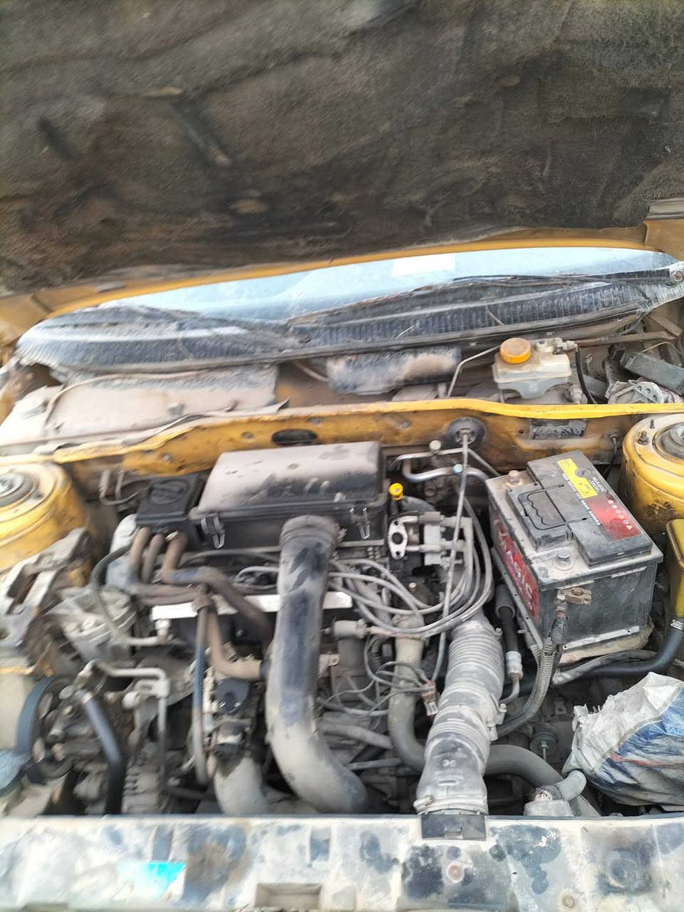 السلام عليكم بيجو للبيع 405 موديل2013 كشره نظافته60% النواقص غرفته تعبانه يرادله تخم تاير طبعاً المحرك جديد شاده بس صار بيه كازكيت / دبلات أمامي خلفي جديد صدر جديد كلج جديد قمجي طبي جديد بولبرنات تخم اربع جدد درايم شفتات جدد افجوج خلفيه جدد منظومة تبريد كامله جديدة غرامة وهيئه شكد تطلع ينقطع من سعره رايده27  ورقه الجاد يتصل***********
