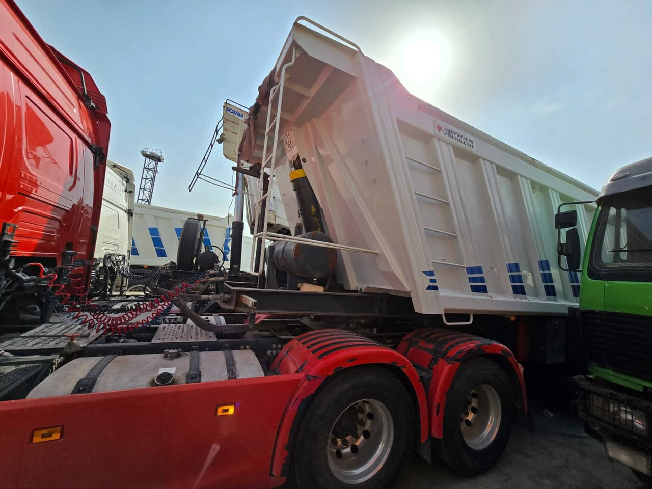 سلام عليكم شباب عربانه  عبدالله جوهر ضرعته 30 بدون تعلاواه و يا تعلاوه 35 حجم دناكير 16تايرات 24 رقم ستفسار ***********
