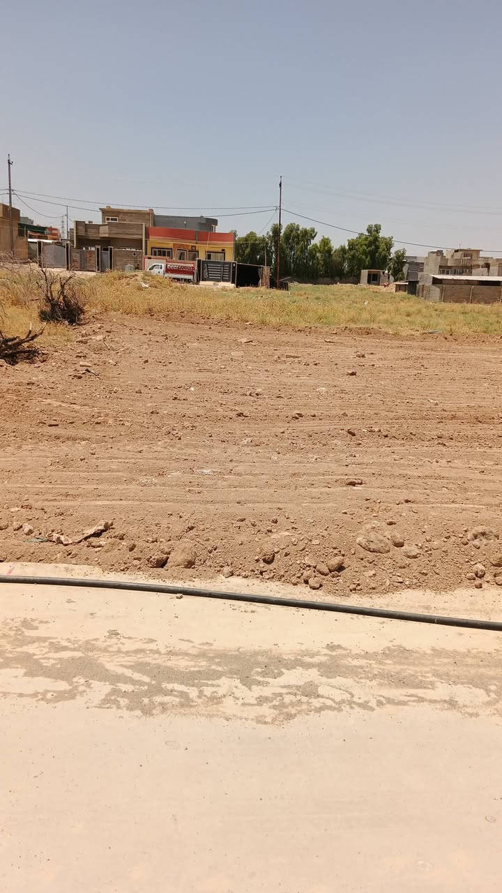السلام عليكم ارض للبيع مساحه 100متر موقع خلف كليه الحياه ارض زراعيه استفسار الاتصال عل رقم ***********
