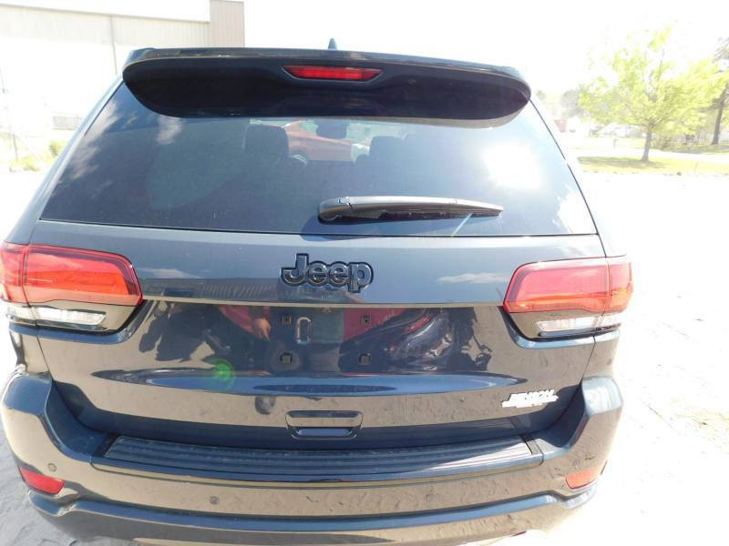 جيب لبيع موديل ء17 فول  بيها قطعتين بامريكا وقطعنين هنا بلعراق ماشيه 85 ميل بيها طابوگه مال 14 يعني انسه الادوانز رقم نكليزي السعر 185 مكاني بعداد ***********
