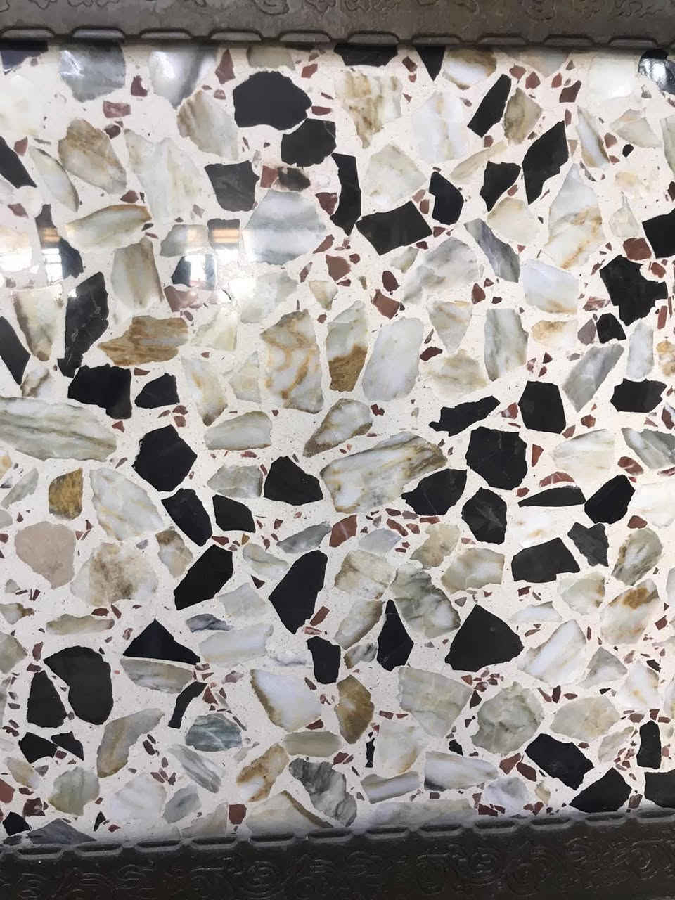 سلام عليكم يوجد لدينه لكاشي لعراقي بكل لوانه بسعر مناسب ***********
