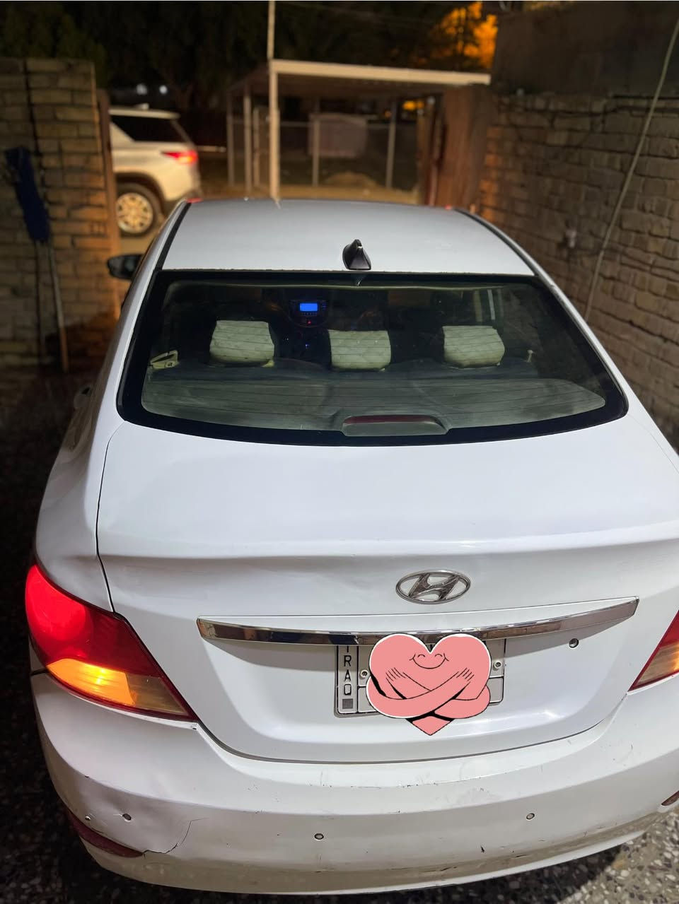 سلام عليكم 
هونداي اكسنت خليجي ✅
موديل 2011 مضلع 🛑 
محرك 1600 ☑️ تبريد + تدفئة خير من الله +تحكمات استيرن + كهربائيات السيارة مناقصها شيء يعني سيارة جاهزة من كير +محركك +تايرات 
السعر : 85 ورقة 💵 
للاستفسار : ***********_***********
العنوان : بغداد -الكرخ
