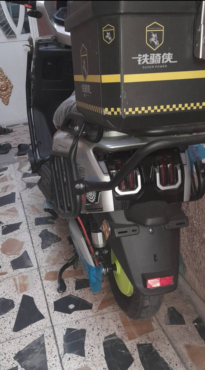 السلام عليكم دراجة شحن جديدة ما ماشية بدون بطارية السعر ٩٥٠ الف ***********
