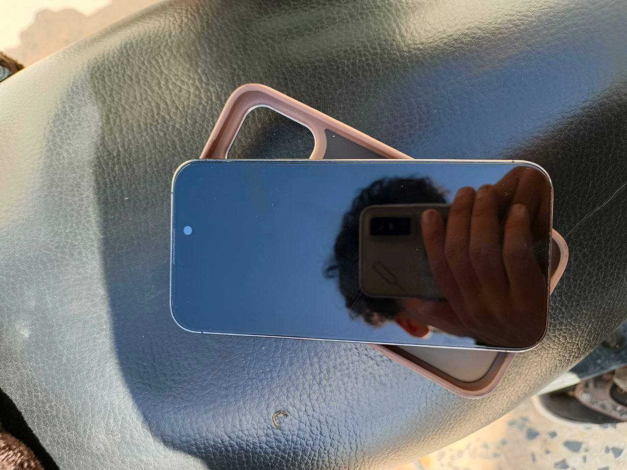 ايفون 14 برو ماكس شرق اوسط بطاريته 83 الجهاز مكفول حتا من الشخط ومابي اي خلل ونظيف كلش سعره 900 وبي مجال بسيط متواجد واتساب ***********
