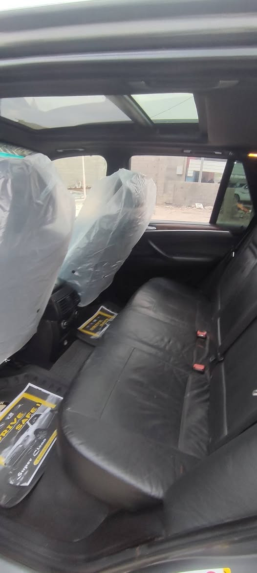 السلام عليكمx5موديل2007 سياره تخوم تاير جديد ويل 22 تو سايس صدر امامي جديد تبريد شغالد محرك ثمانيه سلندر 4800 ما ابيها ضربه بيها صبق بالشملقات الاماميه فقط سعر 125 وبيها مجال مكان البصره📞***********
