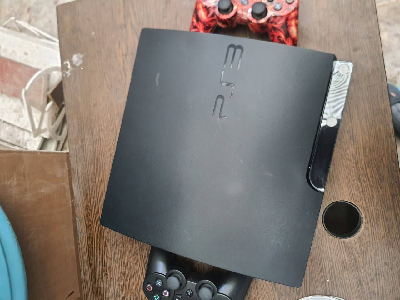 بلي ستيشن 3 لبيع جهاز نضيف مهكر كامل شغال العاب هارد 19 لعبة و قرصين بيس 12 و10 دبل جويستك كامل ملحقاته سعرة 120 بي مجال مكاني جميلة شارع خير الله
***********
