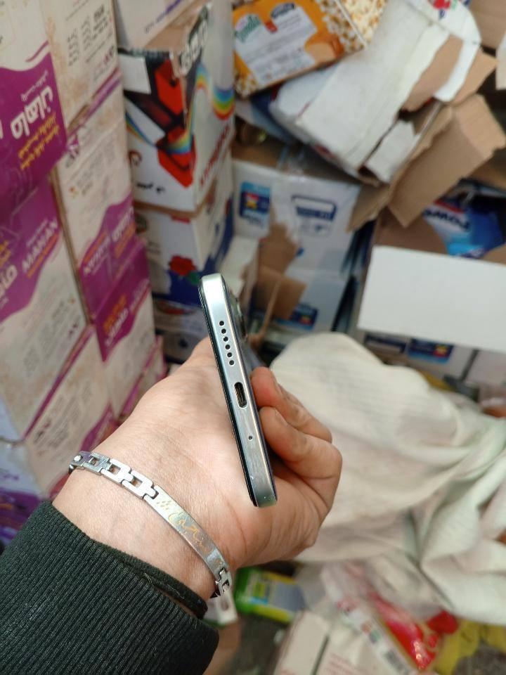 السعر 175 جماعة 150 لا تجيني
الجهاز استخدام شهر والله جهاز راقي وما بي عيب 

جهاز POCO M7

الذاكرة 256GB 8GB RAM

المعالج SM6225 Snapdragon 685

البطارية 7000mAh

#يدعم 60 فريم في لعبة ببجي 
# بدون ملحقات اطيك بس جهاز
رقم الهاتف ***********
