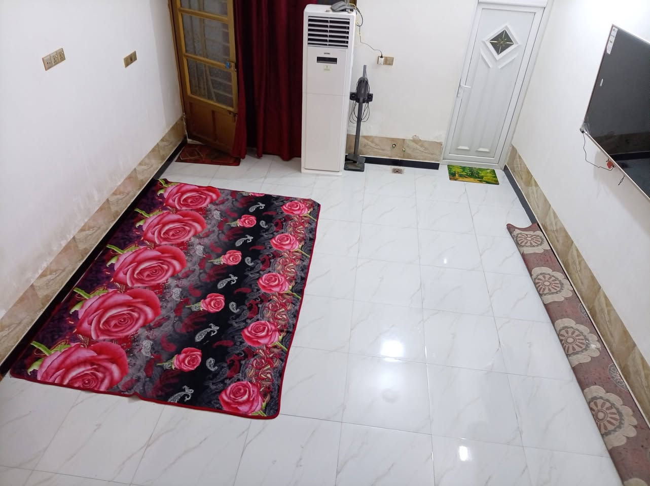 يالله بيت للبيع المساحه 240 متر معه قطعه ١٠٠ متر مربع مجيسه مدفونه او جاهزه للبناء سند ٢٥ قرار محكمه خدمات كامله مي كهرباء مجاري مدارس قريبه كلش للشارع البيت يحتوي على غرفه او صاله ستقبل مطبخ صحيات داخليه او خارجيه البناء طابوك صب كونكريت مسلح نزال او سكف السعر 85 معه مجال العنوان كربلاء طوريج شارع الحوالي خلف مطعم قنديل /

مراجعت مكتب الإبداع للعقارات العنوان شارع الحوالي قرب مطعم قنديل *********** /*********** وتساب
