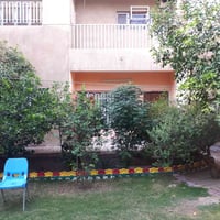 دار للبيع مساحة 410 متر يحتوي على دارين منفصلين + حديقة خلفية  العنوان...