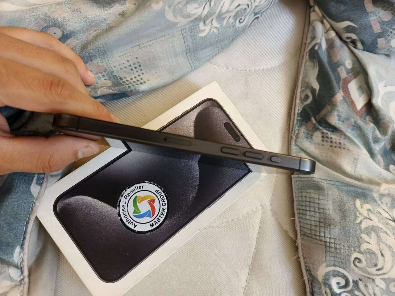 ايفون 15 برو ماكس ذاكرته 256 بطاريه 78 فقط ضهر مفطر الجهاز وتر بروڤ الدوره ابو دشير بيع او مراوس ب 830 الف ***********
