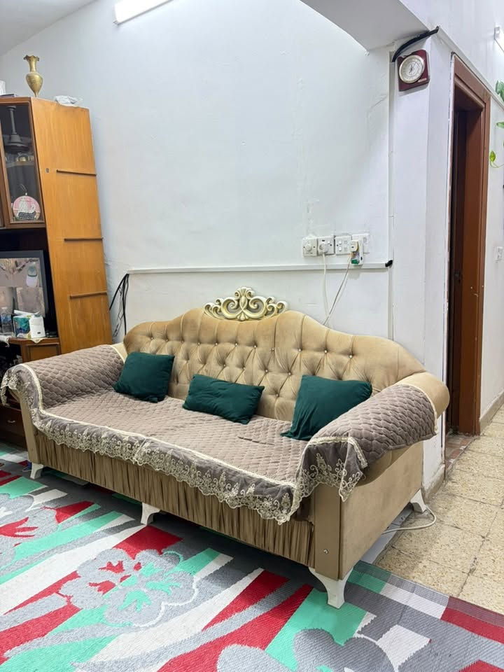السلام عليكم ...
تخم قنفات ((١٠ مقاعد )) للبيع نظيف مثل مواضح بالصور  السعر ٣٥٠ الف 
ميز تلفزيون (او كونسول ) خشب زان اصلي وثكيل حيل ب٢٥٠ 
الاسعار بيها مجال شويه 
مكاني الغزالية شارع المشجر 
للأستفسار اكثر التواصل مع الرقم 
***********
