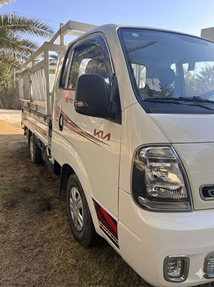 السلام عليكم ورحمة الله وبركاته 

للبيع كيا موتورز موديل 2025  قمارة وربع 

عداد 9 الآلاف كيلومتر أخت الجديدة 

محرك 2700 

كير عادي

مقاعد جلد  

شاشة مسجل اصلية

كامرة خلفية

حساس خلفي

جام كهرباء

تحكمات ستيرن 

رقم بغداد المرغوب 

السيارة جديدة ومكفولة كفالة عامة 

مكان السيارة كربلاء-الحسينية 

للأستفسار الأتصال على الأرقام التالية :

***********–***********
