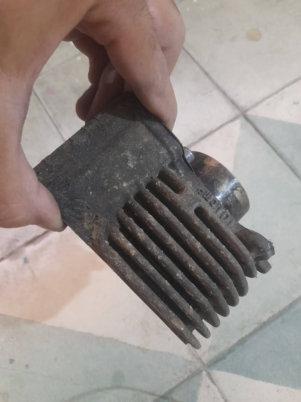 السلام عليكم اخوان غراض ماكس للبيع ضفيره مال عدله جيب شد ودبلات مال حاويه تاير يدات مكاني بغداد الجديده ***********
