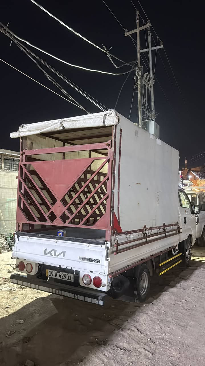 سلام عليكم
كيا فحل 4000 مفتوح 
موديل 2025
ماشية  30 الف كليو بعدها زيرو
محجر شخاطة 3 ملم طول 190 س
جادر  تفصال
كاسحة فوك القمارة
درع امامي فدرلالي 
دعامية خلفية تفصال
سبايات جانبية 
هورن بوش + البلادي 
لايت زنون عالي اصلي 
مغلفة ارضيات حوضيات تفصال كامل 
شاشة وكامرة بلاد
تجوة ايد كاملة 
رقم كربلاء تحويل ثاني يوم 
السيارة جديد بمعنا الكلمة
ودابيع اخذ اكبر 
مكان السيارة كربلاء حي البلدية 
***********
اتصال فقط
