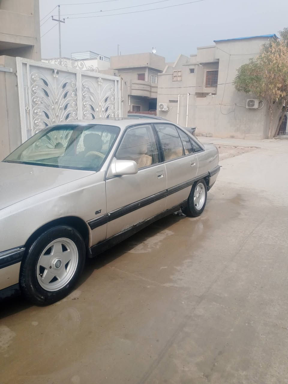 السلام عليكم.. اوميكا موديل 1993 فتحه سقف سلايت تخم تاير جديد كهربائيات كلها شغاله السياره خير من الله رقم اربيل شرط التحويل محرك جديد شاده كير اوتوماتيك بدون ضربه بدون خياس على بلاد كلها سعرها 28 يرهم مراوس ***********
