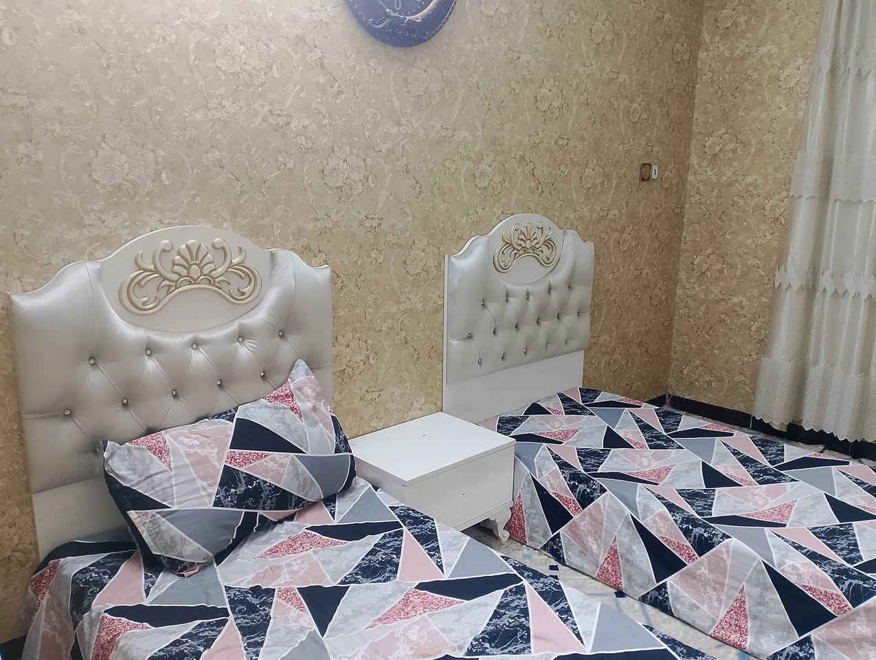 غرفه شبابيه للبيع نظيفه السعر 375لاستفسار***********
