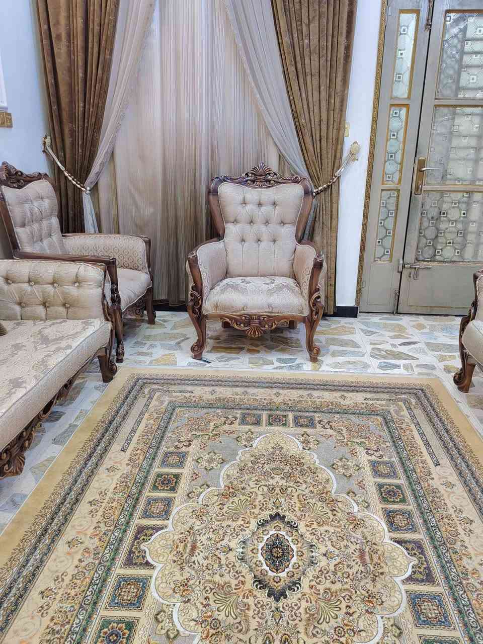 تخم زان ملكي تركي كلش نضيف 10 مقاعد العنوان بغداد مدينه الصدر للاستفسار خاص او الاتصال بالرقم ***********
