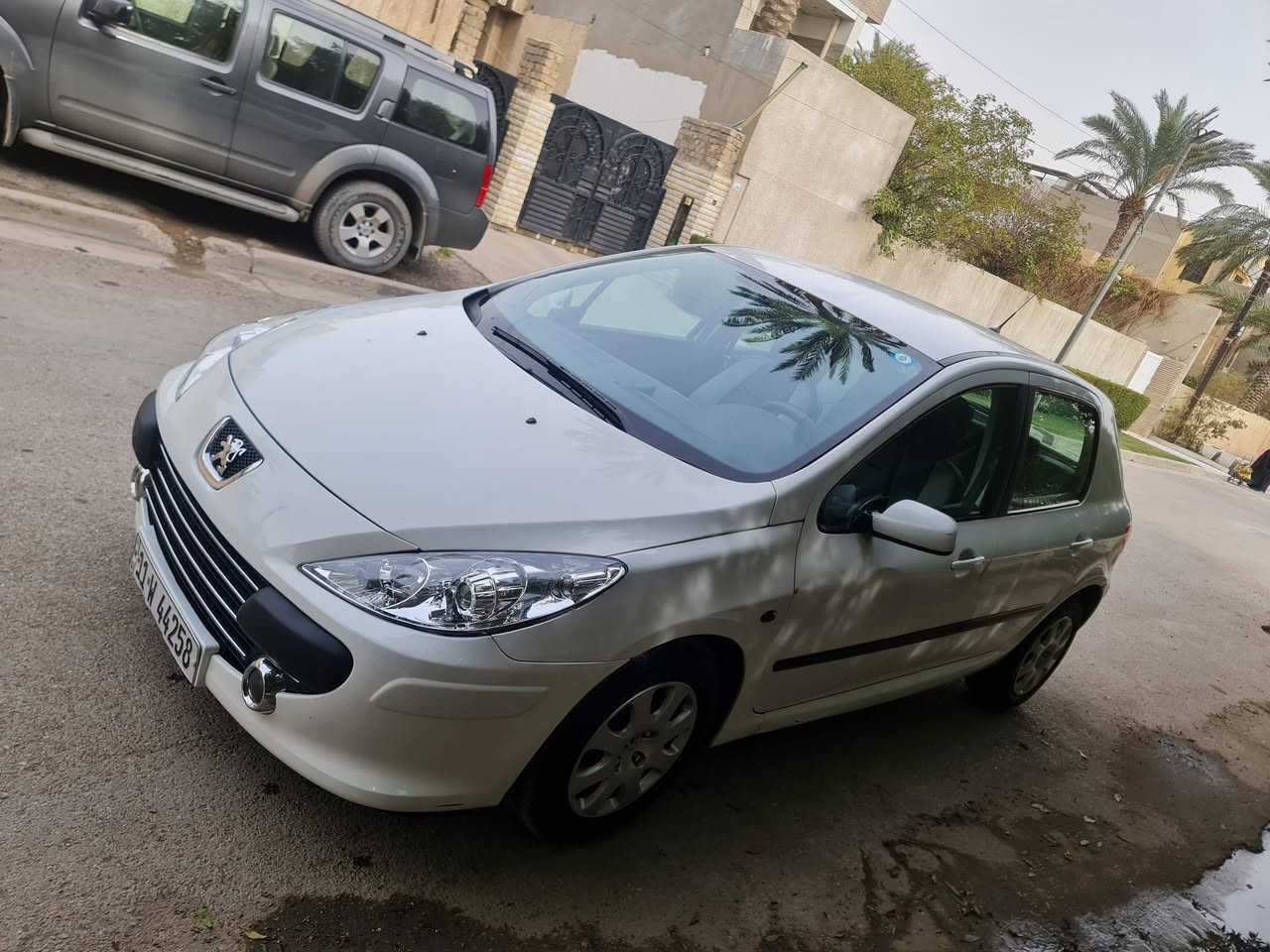 بيجو فرنسي موديل ٢٠٠٦ محرك ٢٢٠٠ جاهزه السياره كير محرك تبريد صدر تخم تاير بدون حادث او ضريه بيه رشات صبغ بصيطه مغلفه جلد ارضيه وكشنات 
السعر ٦٣
للإستفسار *********** وبيه مجال قليل الشراي ايخابر مامتواجد عل فيس مكانها البلديات
