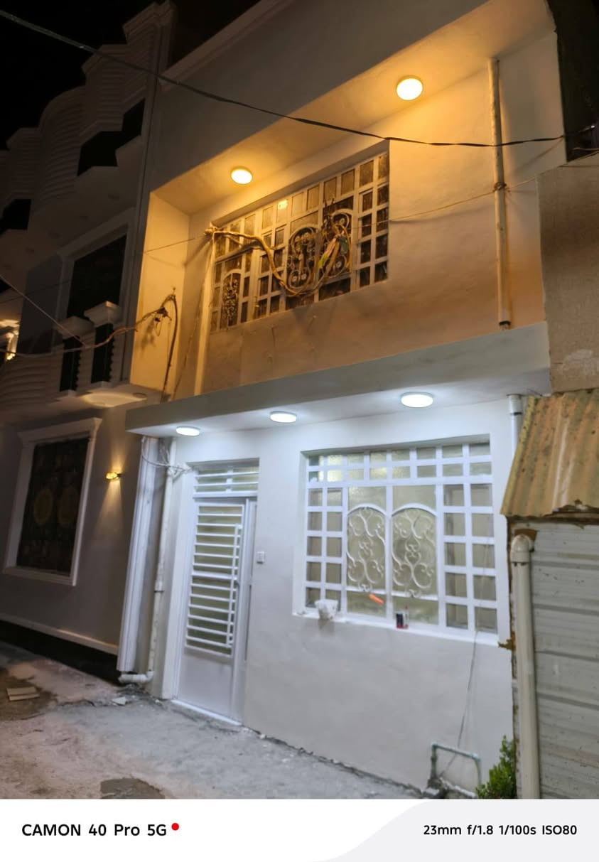 بيت للبيع مساحه 50م 
ملك بدون اوقاف شارع خزعل بعد المولده 
السعر 70 
للاستفسار مكتب منير درويش للعقار موبايل واتساب ماسنجر 
***********
